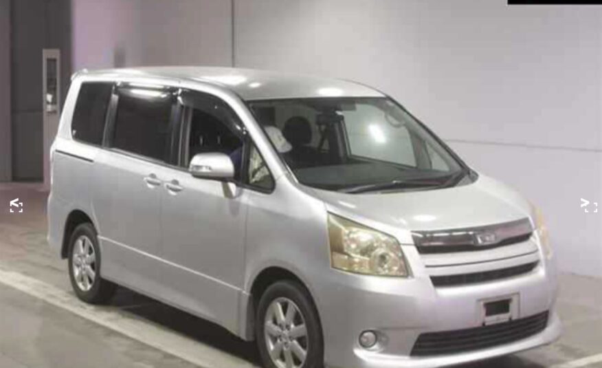 Toyota Noah 2009