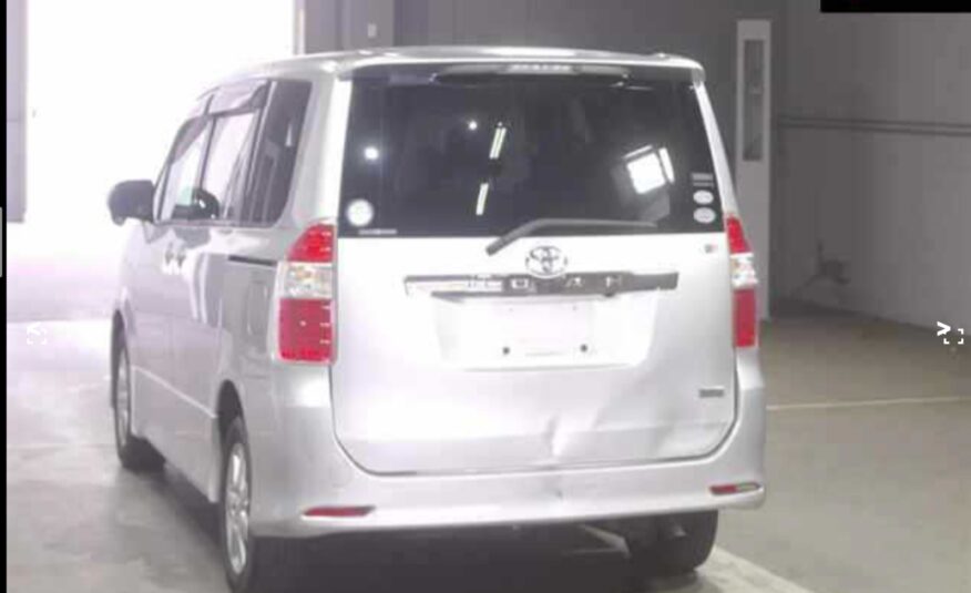 Toyota Noah 2009