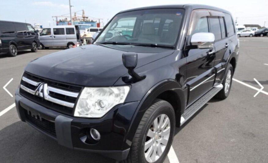 MITSUBISHI PAJERO