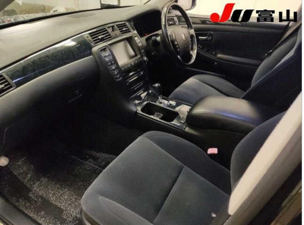 TOYOTA CROWN ATHLETE