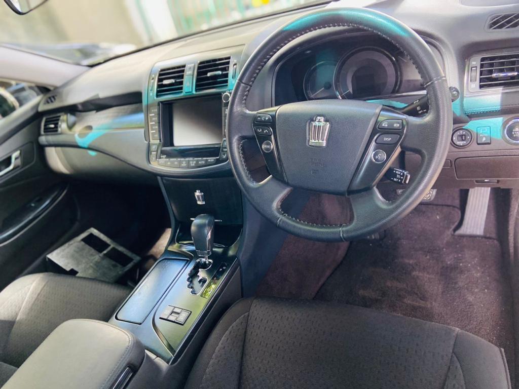 TOYOTA CROWN ATHLETE