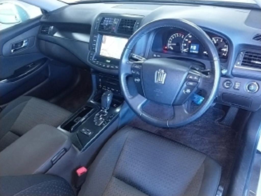 TOYOTA CROWN ATHLETE