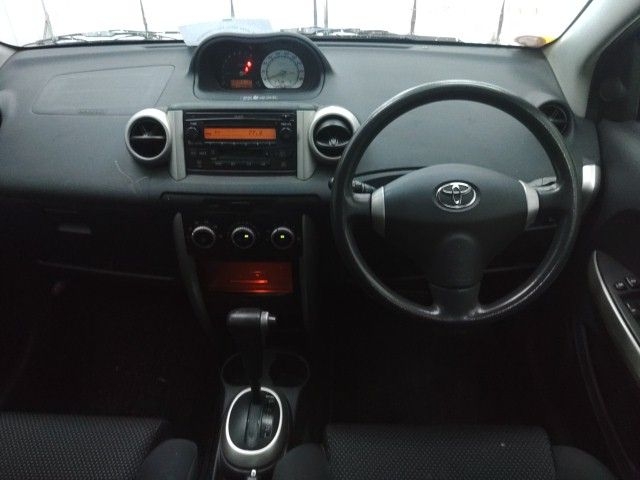 TOYOTA IST